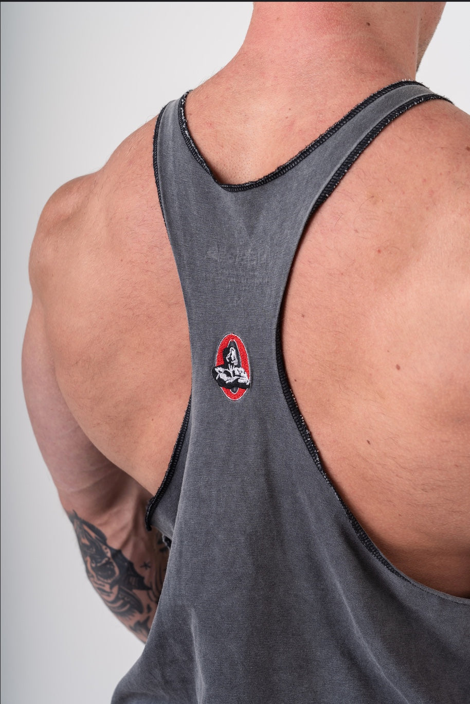 Close-up of the washed cotton texture and high-quality vintage print on the NEBBIA 791 stringer.