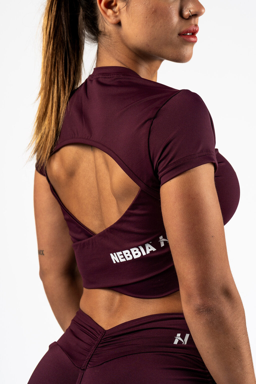 Nebbia Sports Top 430 – open back, cropped | Nebbia Activewear (2/7)