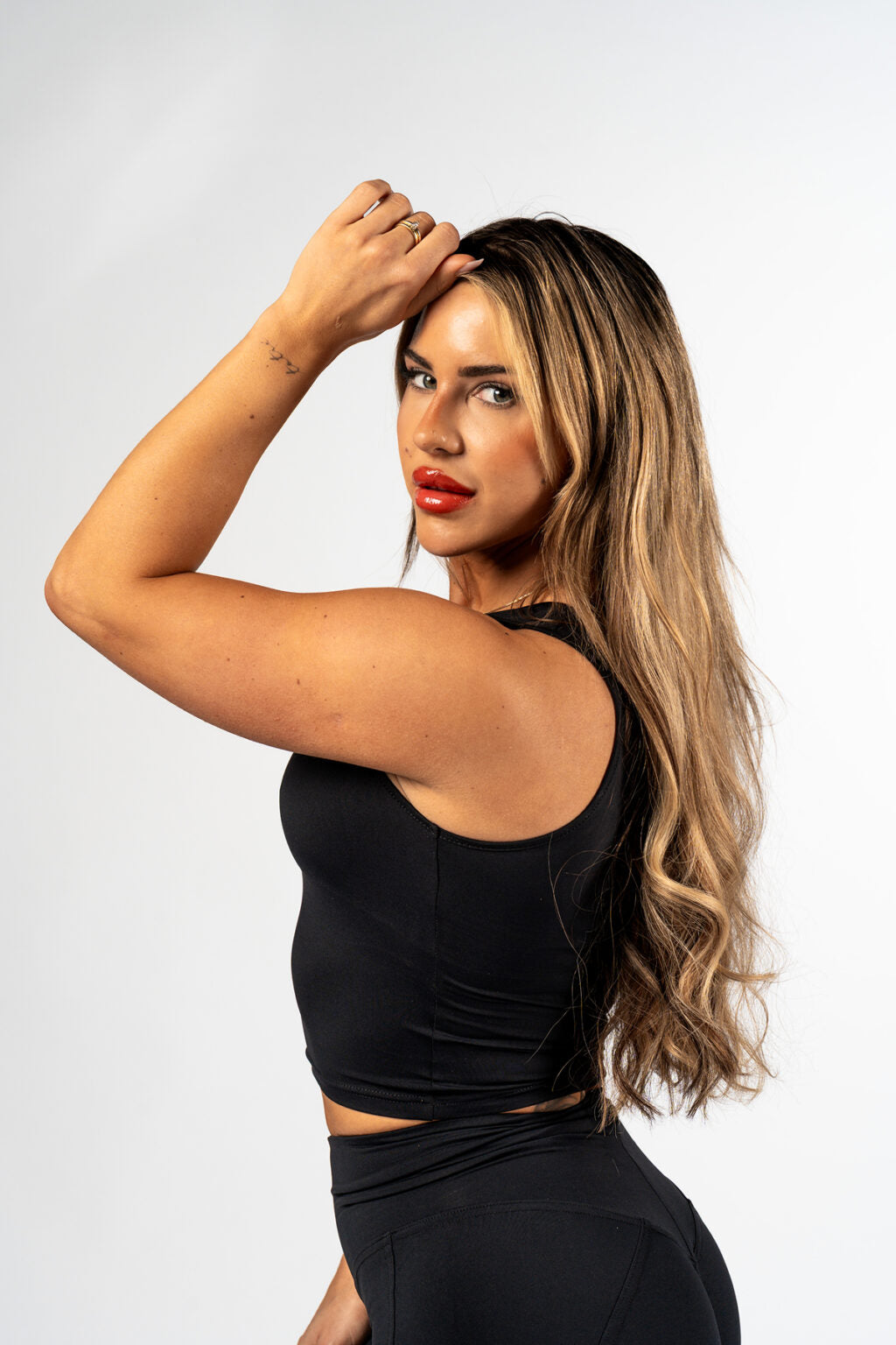 Nebbia Sports Top 476 Black – cropped | Nebbia Activewear (3/4)