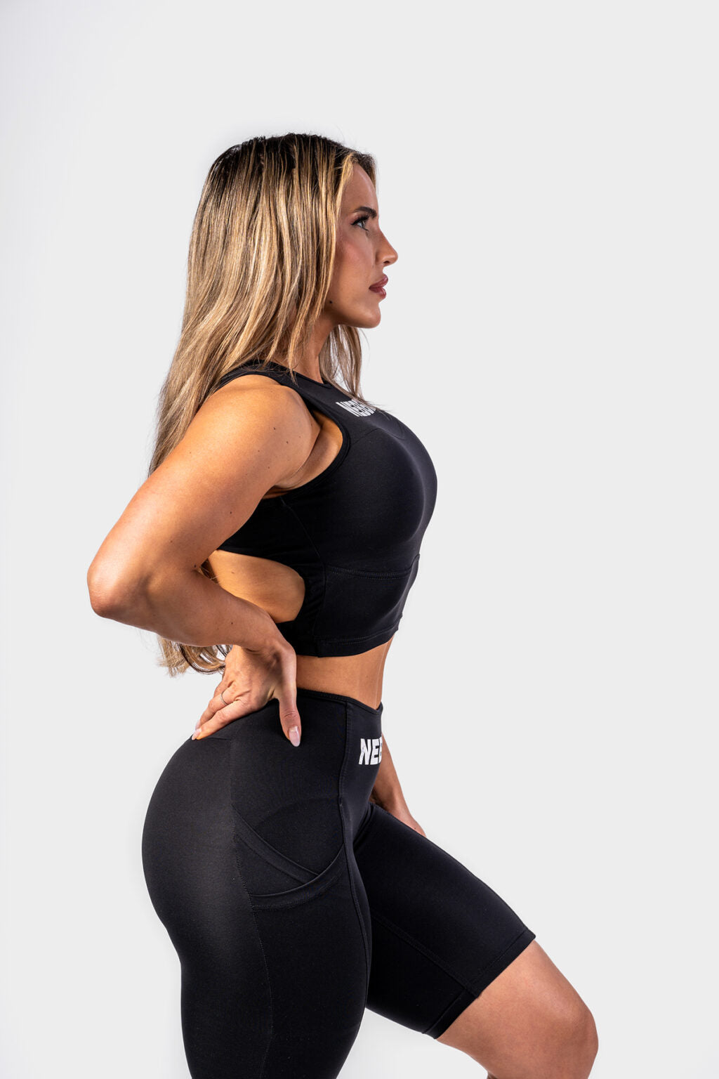 Nebbia Sports Top 618 Black – cropped | Nebbia Activewear (3/5)