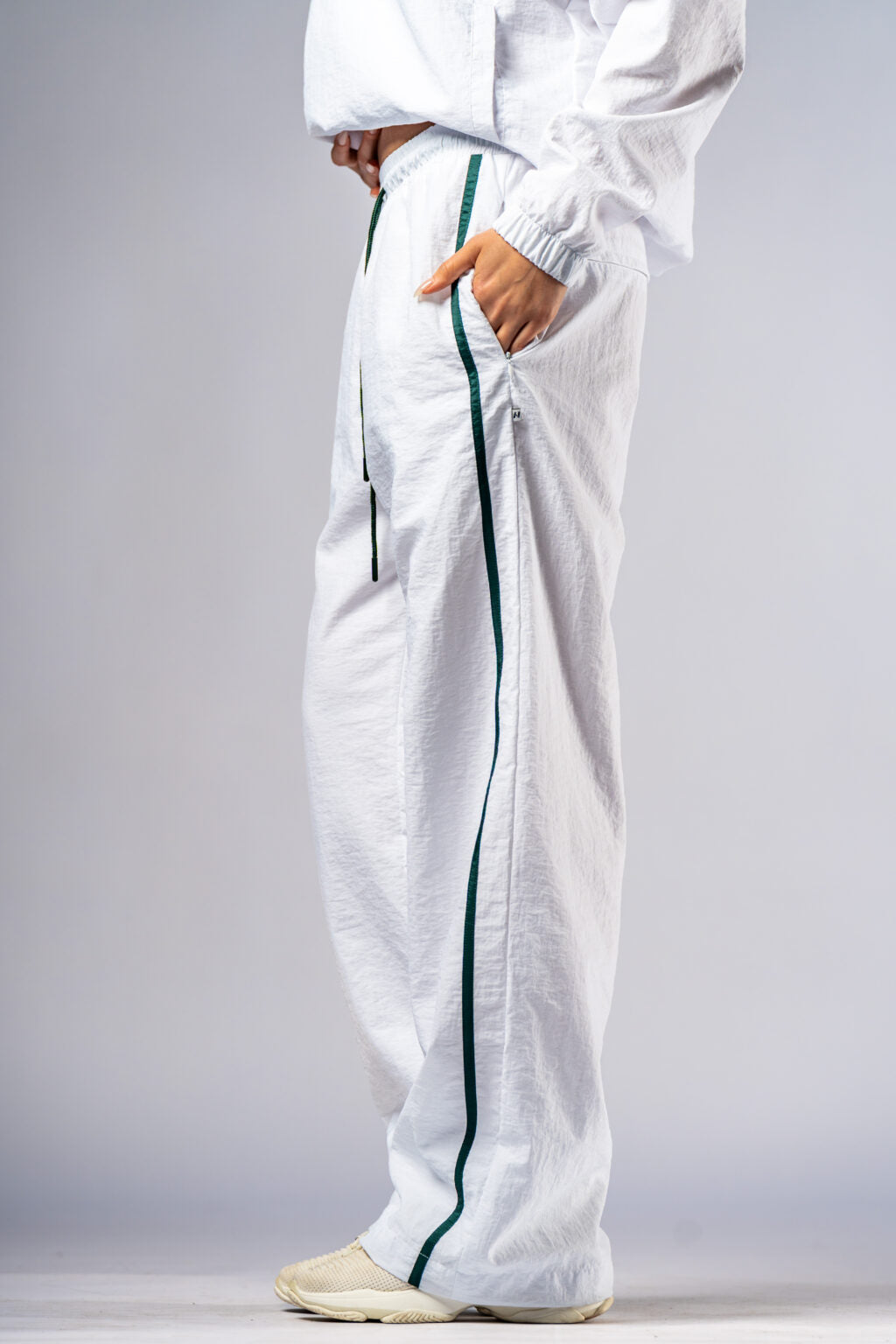 Nebbia Jogger Pants 645 White | Nebbia Activewear (2/7)